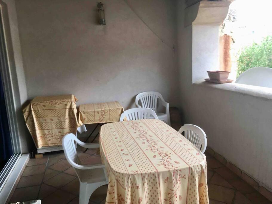 فيلا Historic French Townhouse Saint-Thibéry المظهر الخارجي الصورة