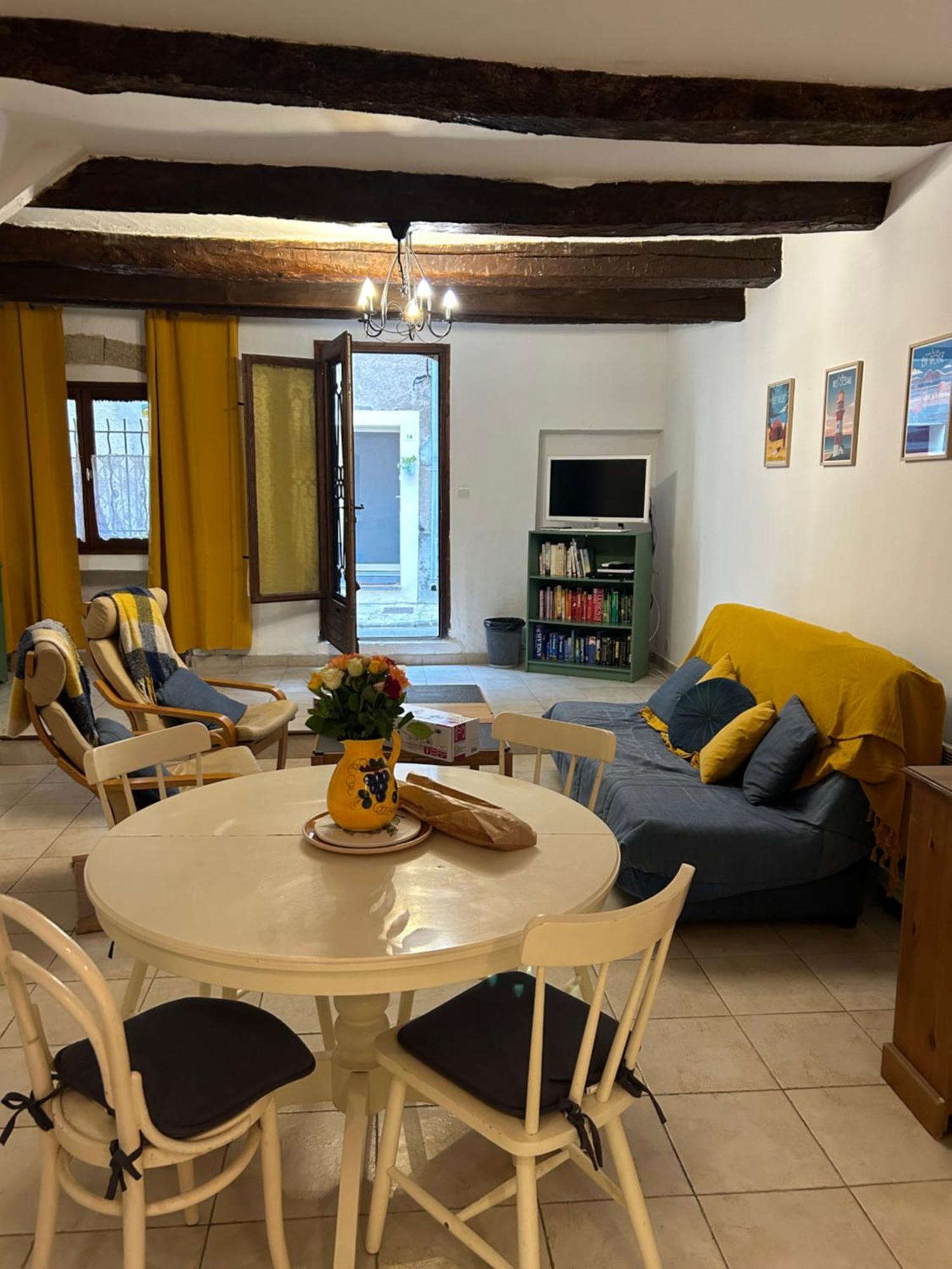 فيلا Historic French Townhouse Saint-Thibéry المظهر الخارجي الصورة